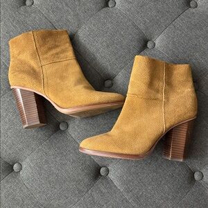 NWOT Vince Camuto leather ankle boots